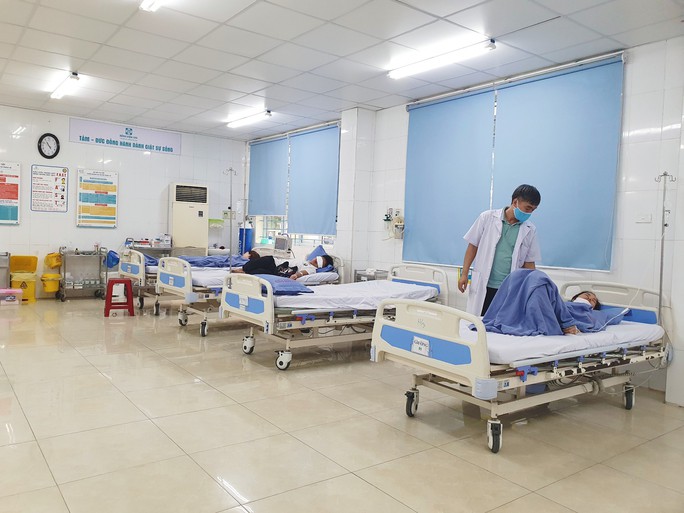 24 du khách Hà Nội nghi bị ngộ độc thực phẩm tại Đà Nẵng - Ảnh 1.