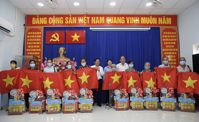 Lồng ghép cờ Tổ quốc vào xây dựng không gian văn hoá Hồ Chí Minh tại xã đảo Thạnh An - Ảnh 7.