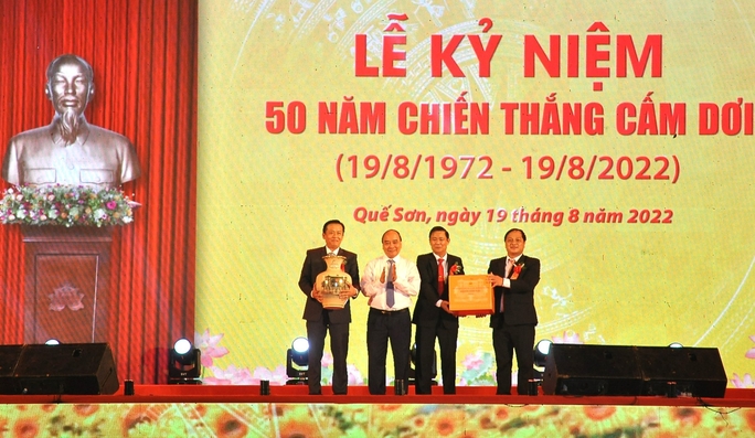 Chủ tịch nước Nguyễn Xuân Phúc dự kỷ niệm 50 năm chiến thắng Cấm Dơi - Ảnh 3.