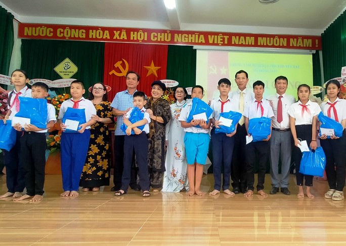Khai giảng năm học mới tại Trung tâm Nuôi dạy trẻ khuyết tật Võ Hồng Sơn - Ảnh 1.