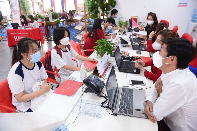 Liên tục điều chỉnh lịch thanh toán trực tuyến - Ảnh 1.