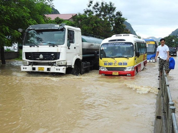 Quảng Ninh nhiều nơi ngập sâu do mưa lớn trong bão số 3 - Ảnh 5.