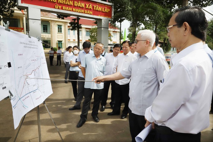 Bí thư Tỉnh ủy Bình Dương chỉ đạo đẩy nhanh 1 dự án mở rộng đường - Ảnh 1. Bí thư Tỉnh ủy Bình Dương chỉ đạo đẩy nhanh 1 dự án mở rộng đường - Ảnh 1.