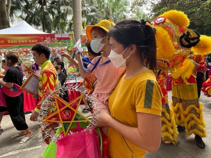 Trung thu sớm cho 2.000 bệnh nhi sau đại dịch Covid-19 - Ảnh 1. Trung thu sớm cho 2.000 bệnh nhi sau đại dịch Covid-19 - Ảnh 1.