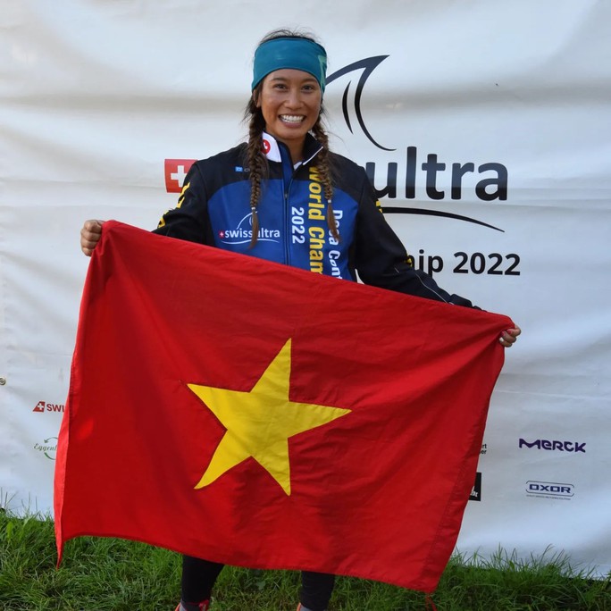 Cô gái sa mạc Thanh Vũ vô địch cuộc thi siêu thử thách Swiss Ultra - Ảnh 1.