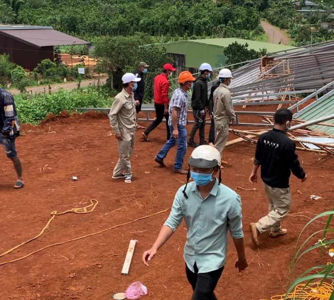 Ngang nhiên phá nhà dân để thi công điện gió - Ảnh 1.