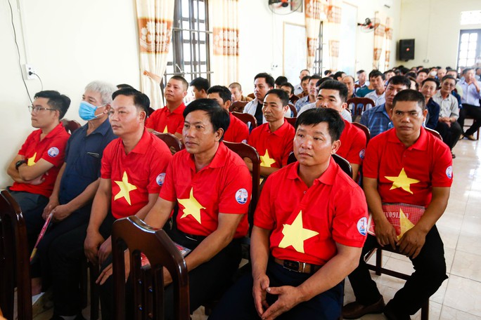 10.000 lá cờ Tổ quốc đến với ngư dân Nam Định - Ảnh 5.