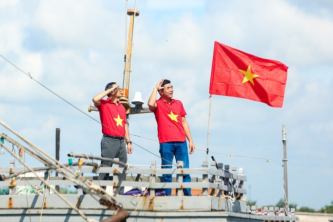 10.000 lá cờ Tổ quốc đến với ngư dân Nam Định - Ảnh 17.