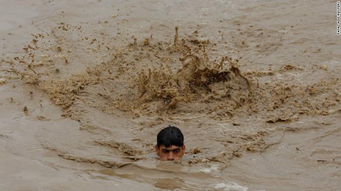 Đáng sợ như lũ lụt Pakistan: Từ đồng bằng thành hồ nội địa rộng 100 km - Ảnh 3.