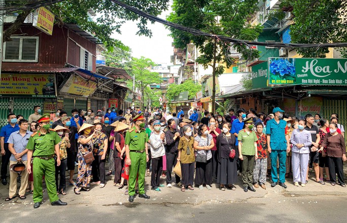 CLIP: Xúc động tiễn biệt 3 liệt sĩ Công an nhân dân - Ảnh 20.