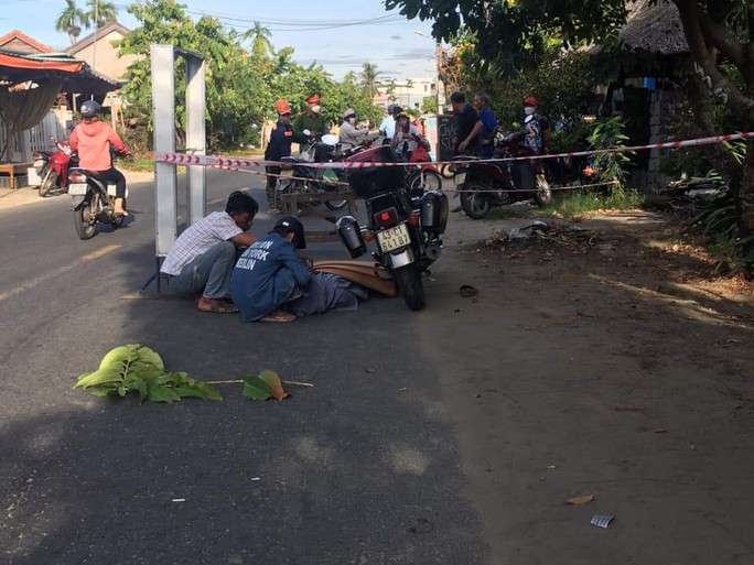 Người đàn ông ở Quảng Nam tử vong cạnh chiếc xe máy - Ảnh 1.