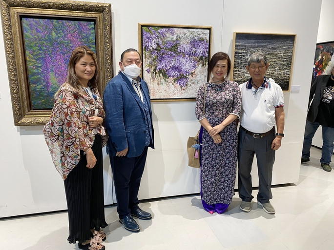 hinh-1-hoa-si-ly-khac-nhu-ly-chanh-van-viet-kim-quyen-tham-gia-trien-lam-quoc-te-visual-art-exhibition-2022-1659862993692639641594.jpg