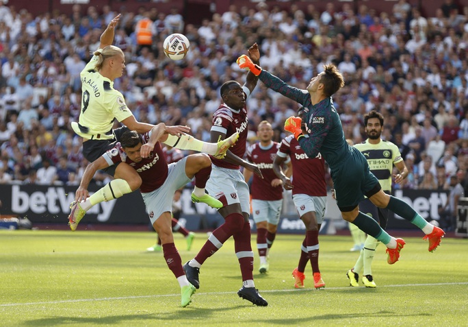 Erling Haaland lập cú đúp, Man City thắng dễ West Ham ngày ra quân