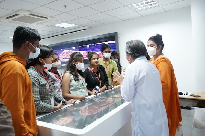 Trường đại học quốc tế đầu tiên tại Việt Nam đào tạo Bác sĩ Y học cổ truyền - Ảnh 2.