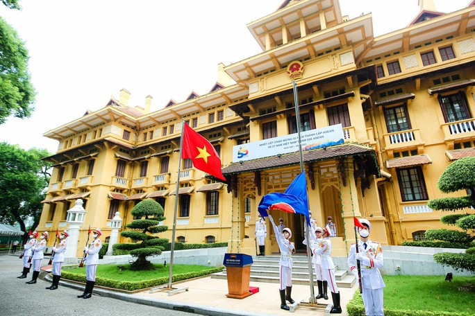 Trang trọng Lễ thượng cờ kỷ niệm 55 năm thành lập ASEAN - Ảnh 6.