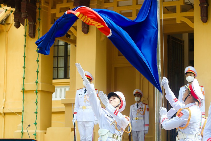 Trang trọng Lễ thượng cờ kỷ niệm 55 năm thành lập ASEAN - Ảnh 13.