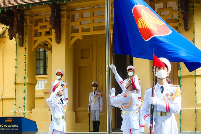Trang trọng Lễ thượng cờ kỷ niệm 55 năm thành lập ASEAN - Ảnh 11.