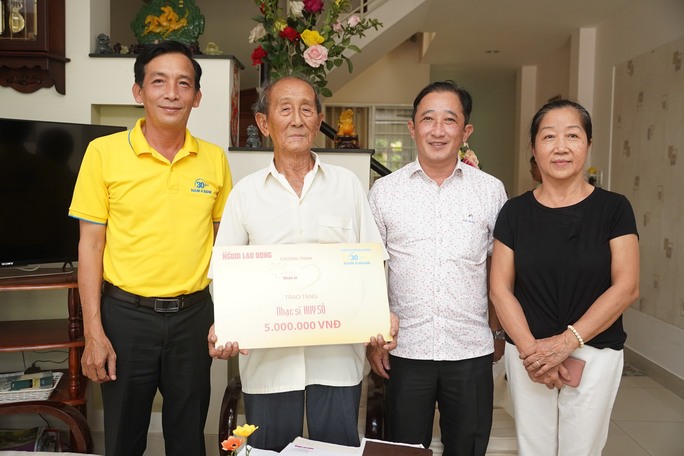 Mai Vàng nhân ái hỗ trợ nghệ sĩ, nghệ nhân tại Bình Thuận - Ảnh 1.