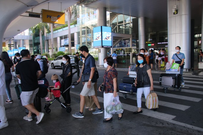 Hình ảnh trái ngược tại sân bay và bến xe Đà Nẵng ngày đầu nghỉ lễ 2-9 - Ảnh 3.