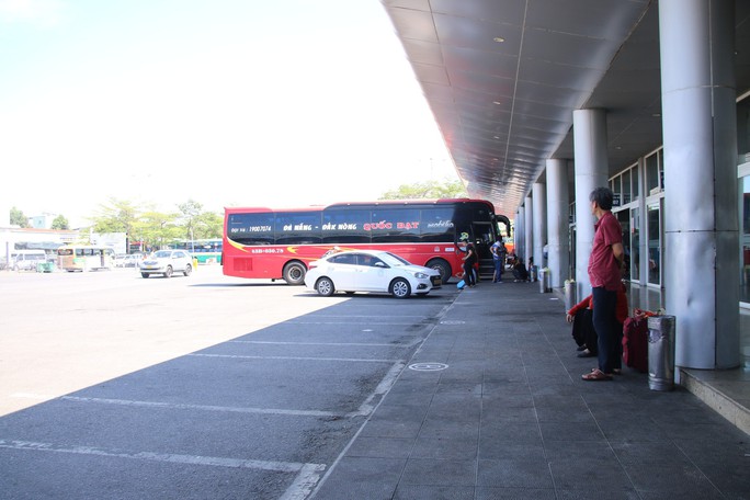 Hình ảnh trái ngược tại sân bay và bến xe Đà Nẵng ngày đầu nghỉ lễ 2-9 - Ảnh 10.