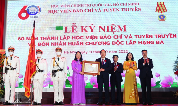 Học viện Báo chí và Tuyên truyền nhận Huân chương Độc lập hạng ba - Ảnh 1.