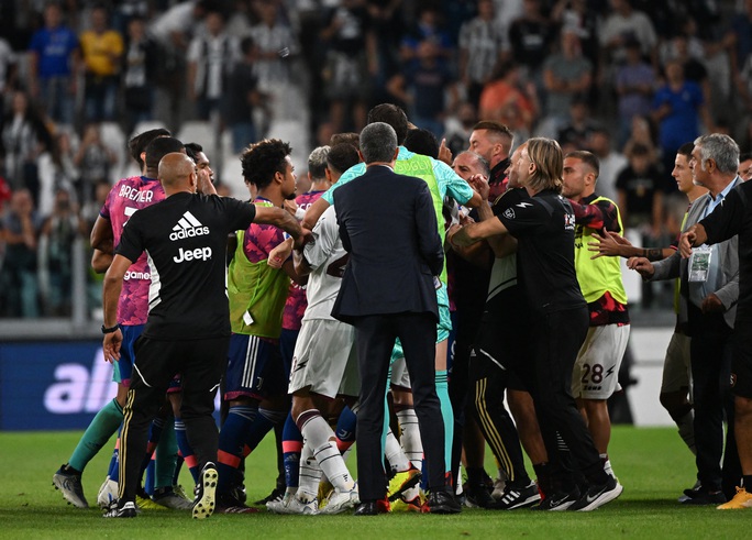 Siêu kịch tính trận cầu 4 thẻ đỏ, Juventus uất hận chia điểm Salernitana - Ảnh 1.