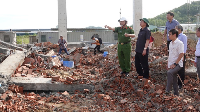 Vừa khởi tố vụ sập tường nhà xưởng ở Bình Định khiến 11 người thương vong - Ảnh 2.