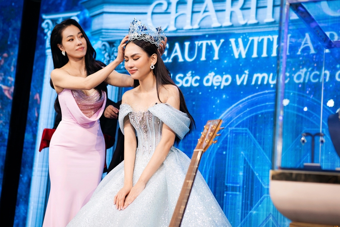 Hoa hậu Mai Phương được nhà hảo tâm giấu mặt tặng 3 tỉ đồng - Ảnh 1.