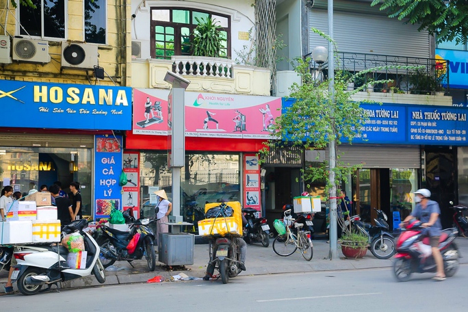 Tuyến phố kiểu mẫu đầu tiên ở Hà Nội ra sao sau 6 năm? - Ảnh 9.
