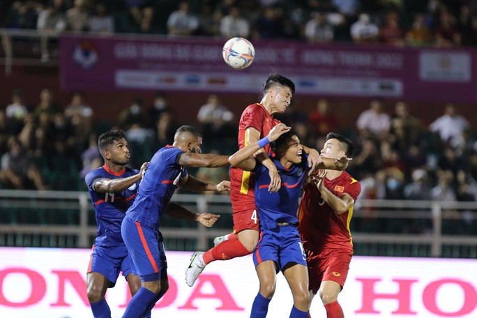 Đội tuyển Việt Nam đại thắng trên sân Thống Nhất - Ảnh 2.