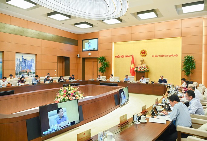 Chủ tịch Quốc hội: Chú trọng giám sát việc tiếp nhận, mua vắc-xin COVID-19, trang thiết bị y tế - Ảnh 1. Chủ tịch Quốc hội: Chú trọng giám sát việc tiếp nhận, mua vắc-xin COVID-19, trang thiết bị y tế - Ảnh 1.