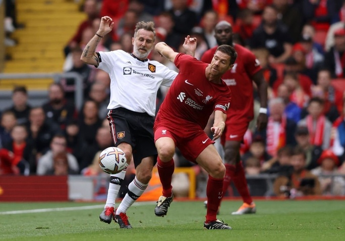 Berbatov ghi bàn, cựu sao Man United thất bại trước Liverpool - Ảnh 4.