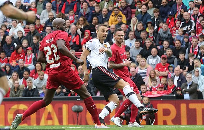 Berbatov ghi bàn, cựu sao Man United thất bại trước Liverpool - Ảnh 3.