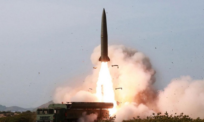 Tàu sân bay Mỹ tới Hàn Quốc, Triều Tiên phóng tên lửa đạn đạo - Ảnh 2.