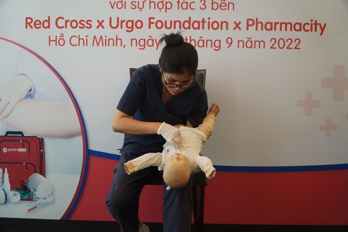 300 dược sĩ được đào tạo nâng cao kỹ năng sơ cấp cứu - Ảnh 1. 300 dược sĩ được đào tạo nâng cao kỹ năng sơ cấp cứu - Ảnh 1.