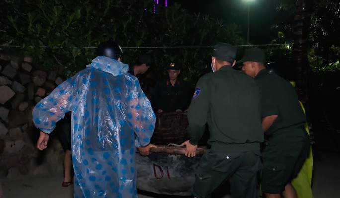 Siêu bão Noru: Đà Nẵng chạy đua trong đêm chuẩn bị ứng phó  - Ảnh 6.