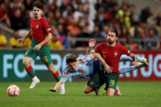 Tây Ban Nha giành vé phút 88, Ronaldo lỗi hẹn Nations League - Ảnh 3.