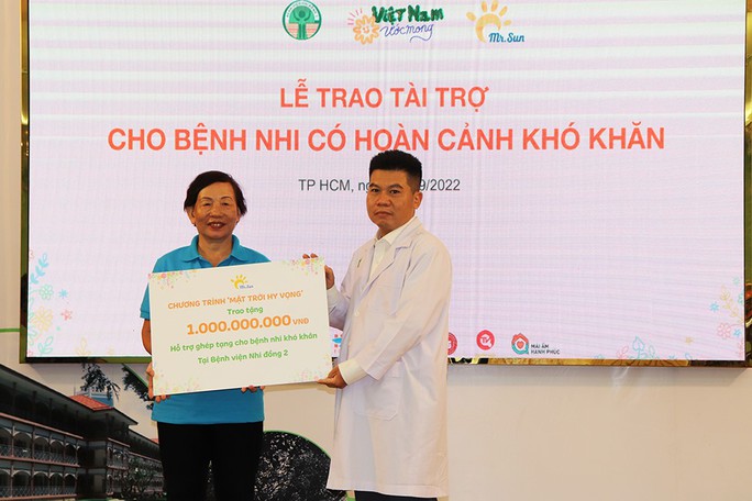 Bệnh nhi ung thư được hỗ trợ 1 tỉ đồng điều trị - Ảnh 3.