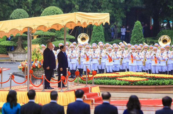 Thủ tướng Phạm Minh Chính đón Thủ tướng Cuba lần đầu thăm chính thức Việt Nam - Ảnh 1.