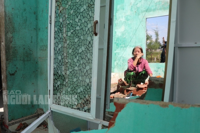 Xót xa gia cảnh người phụ nữ ở Quảng Nam bị sập nhà do bão số 4 - Ảnh 13.