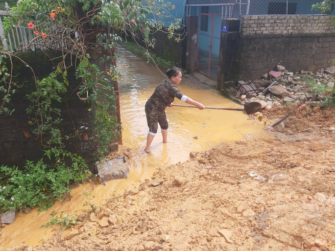 Mưa lũ khiến trên 7.300 nhà dân bị ngập, 2 người chết, 1 người mất tích - Ảnh 2.