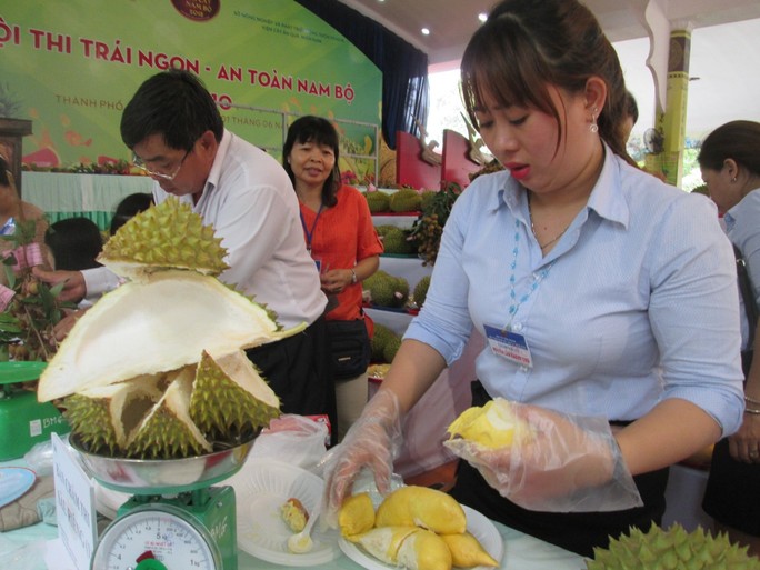 Tin vui sầu riêng! Hãy cùng xem hình ảnh này và khám phá những thông tin thú vị về loại trái cây được yêu thích nhất của người Việt Nam. Để biết thêm thông tin chi tiết, hãy cùng theo dõi các bài viết của chúng tôi!
