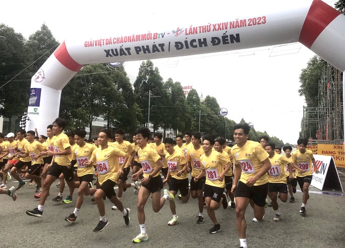Giải Việt dã Chào năm mới 2023: Chủ nhà Bình Dương giành chức vô địch nam tuyển 10 km - Ảnh 1.