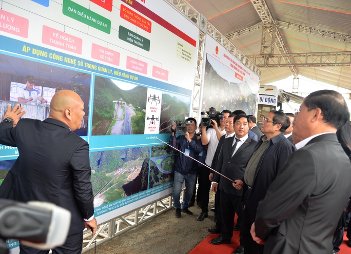 Thủ tướng Phạm Minh Chính phát lệnh khởi công đồng loạt 12 dự án cao tốc Bắc – Nam - Ảnh 2.