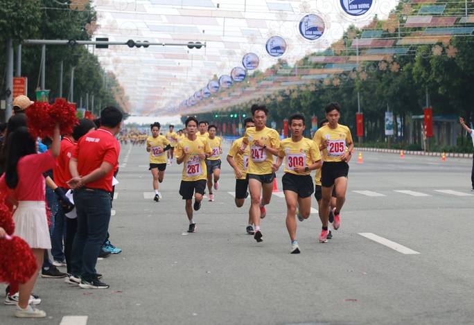 Giải Việt dã Chào năm mới 2023: Chủ nhà Bình Dương giành chức vô địch nam tuyển 10 km - Ảnh 2.