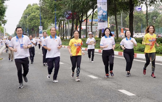 Giải Việt dã Chào năm mới 2023: Chủ nhà Bình Dương giành chức vô địch nam tuyển 10 km - Ảnh 3.