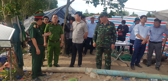 CHÙM ẢNH: 11 ngày đêm nỗ lực đưa bé trai lọt vào trụ bê-tông sâu 35m lên mặt đất - Ảnh 7.
