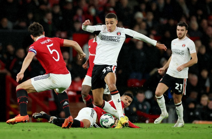 Rashford bùng nổ cú đúp, Man United đoạt vé bán kết League Cup - Ảnh 1.