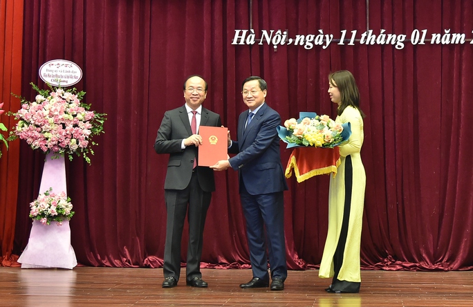 Trao quyết định bổ nhiệm Chủ tịch Viện Hàn lâm Khoa học xã hội Việt Nam - Ảnh 1.