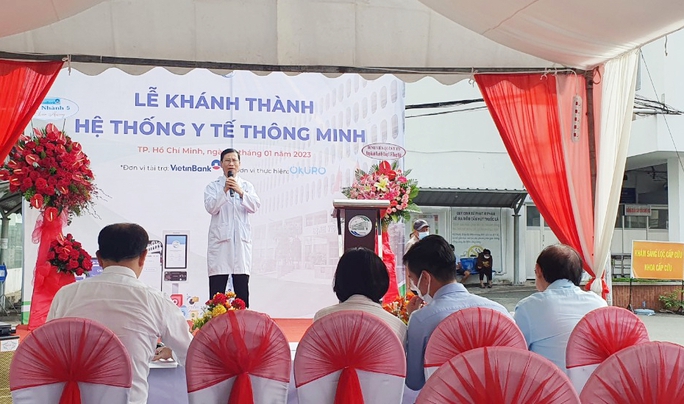 Khám bệnh không chờ đợi, không tiền mặt ở Bệnh viện Bệnh Nhiệt đới TP HCM - Ảnh 1.